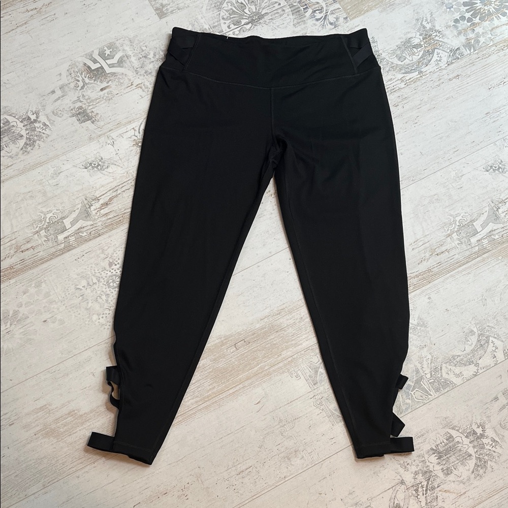 Victoria’s Secret Sport Knockout Black Lace Up Detail Leggings Size XL